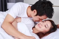 Đang ân ái, chàng trai chạy trối chết vì điều khó nói này