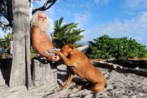 Phá sản đại gia lừng lẫy một thời sống cảnh nghèo khó tin