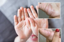 Để con nghịch cát, mẹ phát hiện điều kinh dị trong tay con