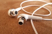 Đeo tai nghe suốt ngày, chàng trai khiến bác sĩ phát hoảng khi khám