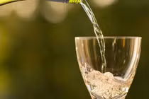 Chàng trai trẻ mất mạng sau khi uống rượu giải sầu