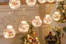 Trang trí cây thông Noel, bé trai mất mạng vì điều này