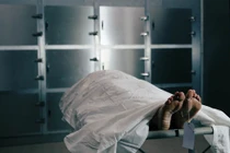 "Tử thi" sống lại sau 7 tiếng nằm trong nhà xác gây sốc