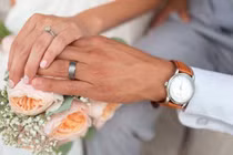 Sau tuần trăng mật, chồng phát hiện bộ mặt thật người vợ y tá