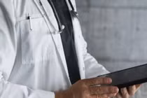 Giúp bệnh nhân chữa bệnh tình dục, bác sĩ gặp họa 