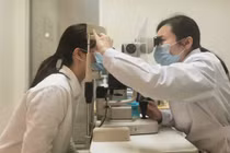 Đau mắt mãi không khỏi, giật mình nguyên nhân