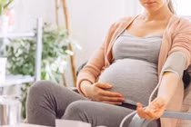 Quảng cáo bán trứng, mang thai hộ bị cảnh sát sờ gáy