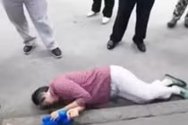 Giúp đỡ người già bị nạn, nữ sinh lại gặp chuyện uất ức