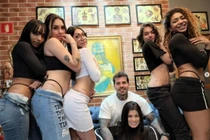 Lấy 8 vợ cùng lúc, nam người mẫu chia sẻ chuyện ân ái gây choáng