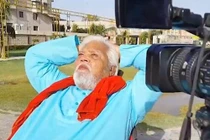 “Dị nhân” nhìn chằm chằm vào mặt trời mà không thấy chói