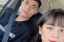 Vợ đội phó U23 Việt Nam: "Chồng còn trẻ, bóng đá là ưu tiên số 1"
