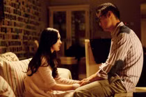 Vợ nấu nướng mà chồng mải chơi còn to tiếng quát mắng