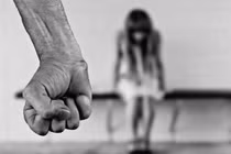 Đến nhà bạn trai cũ đòi tiền, cô gái đau đớn hóa nô lệ tình dục 