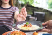 Nhịn ăn tối để giảm cân, 3 tác hại đáng sợ