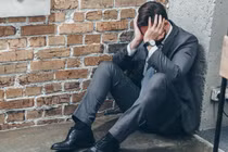 Lấy vợ đại gia nhưng vẫn ngoại tình, gã trai nghèo hối không kịp