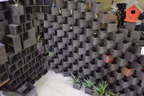 Thu rác về nhà rồi biến thành sản phẩm giá lên đến nửa triệu đồng