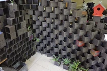 Thu rác về nhà rồi biến thành sản phẩm giá lên đến nửa triệu đồng