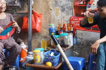 Bà chủ quán trà đá 65 tuổi nắm trong tay nhiều bất động sản