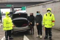 Sợ phải cách ly, cô gái trốn trong cốp xe của bạn và cái kết "đắng ngắt"