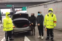 Sợ phải cách ly, cô gái trốn trong cốp xe của bạn và cái kết "đắng ngắt"