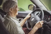 Tiết kiệm tiền thuê tài xế, cụ bà hại chết cả nhà