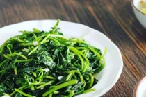 Chỉ ăn rau luộc để giữ sức khỏe, người phụ nữ trả giá đắt