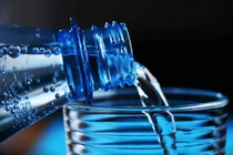 Trắng phổi, suy tim vì uống 2,5 lít nước mỗi ngày...giải độc