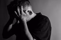 Bi kịch khi về già của người chồng vũ phu, ngoại tình