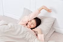 Ngủ dậy, làm ngay việc này trước khi uống nước sẽ trường thọ