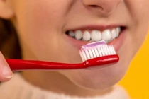 Trộn kem đánh răng với nước súc miệng, người dùng gặp quả đắng