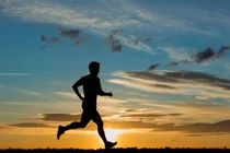 Chồng đòi chạy bộ ban đêm, vợ theo dõi phát hiện chuyện đau lòng