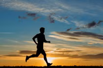 Chồng đòi chạy bộ ban đêm, vợ theo dõi phát hiện chuyện đau lòng