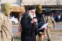 IS hành quyết người đồng tính giữa phố 