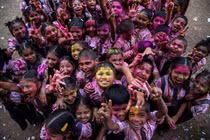 Rộn ràng lễ hội màu sắc Holi của đạo Hindu