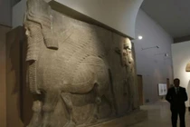 IS tiếp tục đập phá tượng cổ, Iraq kêu gọi giúp đỡ