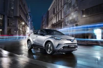 Xem “hàng hot” Toyota C-HR 2016 trước ngày ra mắt