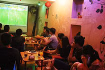 Cái kết đau đớn khi để bạn gái xem World Cup với bạn thân 