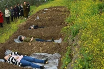 Phụ nữ ly hôn chui xuống huyệt mộ để đoạn tình cũ