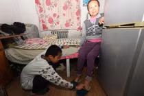 Bé 11 tuổi có nghị lực nể phục và... nỗi đau phía sau