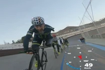 Video: Không tưởng người đàn ông 1 tay 1 chân đạp xe tốc độ gần 50km/h