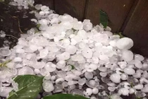 Khiếp đảm mưa đá to bằng trứng gà ở Trung quốc