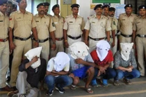 Thiếu nữ 17 tuổi bị 11 người cưỡng hiếp tập thể