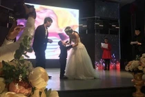 Chuyện lạ hôm nay: Cậu bé 4 tuổi cưới mẹ và sự thật đau lòng 