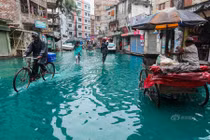 Chưa hết bàng hoàng với "sông máu", sông xanh kỳ quái xuất hiện