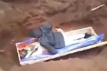 Chuyện lạ hôm nay: Khăng khăng có thể làm người chết sống lại và kết đắng 