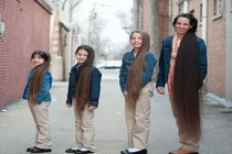 Gặp “gia đình tóc mây” có bộ tóc dài đáng ngưỡng mộ 