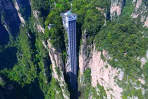 Video: Cận cảnh thang máy ngoài trời bên vách đá cao nhất thế giới