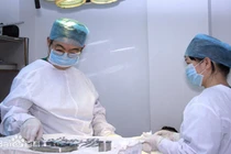 Đang thân mật với bạn gái, người đàn ông xảy ra điều kinh dị này...