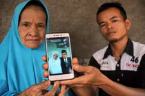 Chàng trai 27 trúng tiếng sét ái tình bà lão 67 tuổi... và cái kết