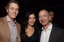 Bị lộ tin nhắn dung tục, CEO Amazon cãi lộn với người tình “bất cẩn“